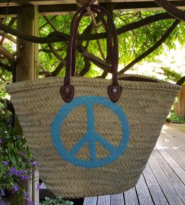 rieten strandtas peace blauw 2022