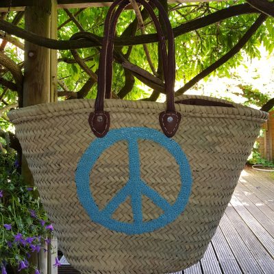 rieten strandtas peace blauw 2022