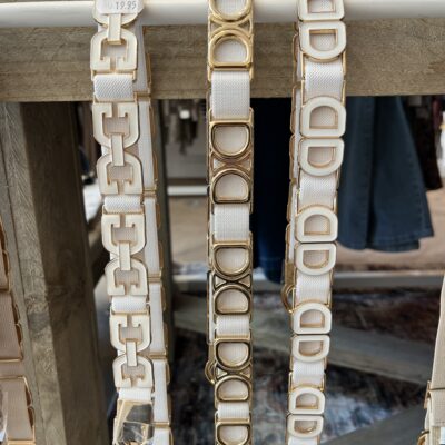 riem strech met schakels...super leuke riem van elastiek dus heel rekbaar gaat van maat 32™44 leuk afgewerkt met grote gouden schakels...Dior Hermes look