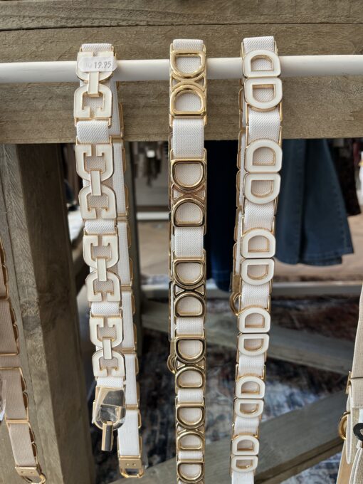 riem strech met schakels...super leuke riem van elastiek dus heel rekbaar gaat van maat 32™44 leuk afgewerkt met grote gouden schakels...Dior Hermes look