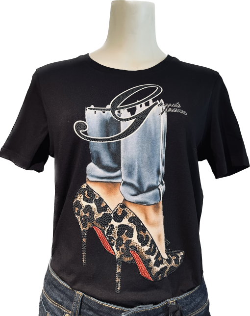 gaudi glittert tshirt met een leuke print van een high heel shoe met een pittig panter printje ingelegd met sparkling diamonts. Het model van het tshirt is strak full wear katoen met een mooi kapmouwtje voor een goede schouderlijn.