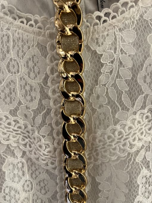 riem elastiek met gouden schakels ...super leuke riem van elastiek heel rekbaar gaat van maat 32™44 met grote gouden schakels