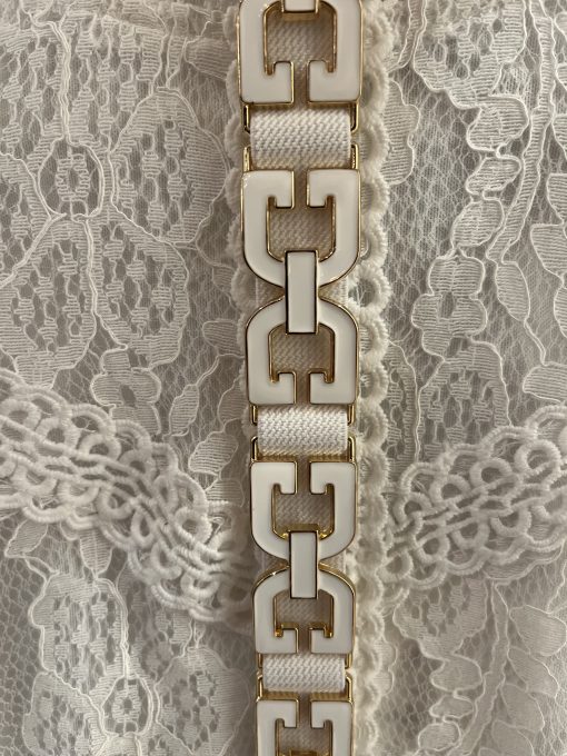 strech riem witte hermes schakels ...super leuke riem van elastiek heel rekbaar gaat van maat 32™44 met grote witte schakels met goud randjes