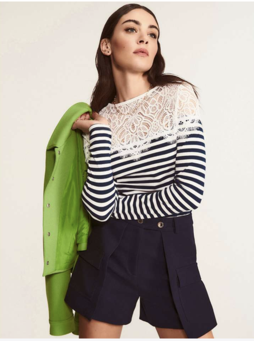 truitje streep met kant dit super leuke truitje is van een lekkere luchtige strech katoen, afgewerkt op de schouders met een speels randje wit kant.Deze aparte combi maakt het truitje sportief casuel chique, heel leuk om te stijlen op een stoere spijkerbroek maar ook op een mooie witte pantalon is het echt een eyecatcher!
