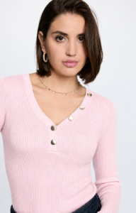 roze strech truitje uit onze nieuwste collectie, perfect voor de modebewuste vrouw die op zoek is naar zowel comfort als stijl. Dit truitje is een veelzijdige aanvulling op je garderobe en kan met talloze outfits worden gecombineerd.