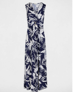 Lange Jurk in Exotic Blue Voeg een vleugje flair toe aan je garderobe met deze prachtige lange jurk in een betoverende exotic blue kleur. Gemaakt van hoogwaardige stretchstof, biedt deze jurk zowel comfort als een uitstekende pasvorm. Met een stijlvol, exotisch retro patroon is deze jurk perfect voor zowel casual als feestelijke gelegenheden. **Belangrijkste Kenmerken:** - **Materiaal:** Mooie kwaliteit stretchstof die zorgt voor een perfecte fit en veel bewegingsvrijheid. - **Kleur en Patroon:** Exotisch retro patroon in een levendige blue tint, wat de jurk een unieke uitstraling geeft. - **Dekolleté:** Strakke decolleté die een vrouwelijke touch toevoegt, perfect voor een elegante uitstraling. - **Taille:** Slanke taillelijn die de voorkeursgebieden accentueert en een flatterende silhouette creëert. - **Pasvorm:** Val luchtig en zwierig, waardoor de jurk beweging en elegantie uitstraalt. Of je nu een zomerse bruiloft bijwoont of een dagje uit plant, deze lange jurk is een veelzijdig en stijlvol stuk dat je niet wilt missen. Combineer het met sandalen voor een casual look of met hakken voor een meer formele gelegenheid!