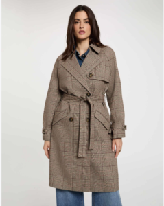 Trenchcoat Morgan de Toi - Bruin met Gemeleerd Subtiel Ruitje** Maak kennis met de verfijnde trenchcoat van Morgan de Toi, een perfecte combinatie van tijdloze stijl en moderne flair. Deze stijlvolle trenchcoat in een rijke bruine kleur is vervaardigd uit een hoogwaardige stof, verrijkt met een gemeleerd subtiel ruitpatroon, dat een elegant en chique accent toevoegt aan uw outfit. **Design en Kenmerken:** - **Double Breasted Sluiting:** De dubbele knoopsluiting zorgt niet alleen voor een perfecte pasvorm, maar voegt ook een klassieke touch toe aan het ontwerp. - **Schouderkap:** De schouderkap op de rug geeft deze trenchcoat een retro gevoel, waardoor het een ideale keuze is voor modebewuste vrouwen die houden van een vleugje vintage. - **Comfort en Functionaliteit:** De trenchcoat is ontworpen met zowel stijl als comfort in gedachten. Het biedt voldoende ruimte om eroverheen te dragen, ideaal voor diverse outfitcombinaties. - **Veelzijdig voor Diverse Gelegenheden:** Of het nu voor dagelijks gebruik, een speciale gelegenheid of zakelijk is, deze trenchcoat is perfect te dragen in verschillende settings. Met de trenchcoat van Morgan de Toi voegt u een uniek stuk toe aan uw garderobe dat zowel functioneel als modieus is. Til uw look naar een hoger niveau met deze tijdloze klassieker!
