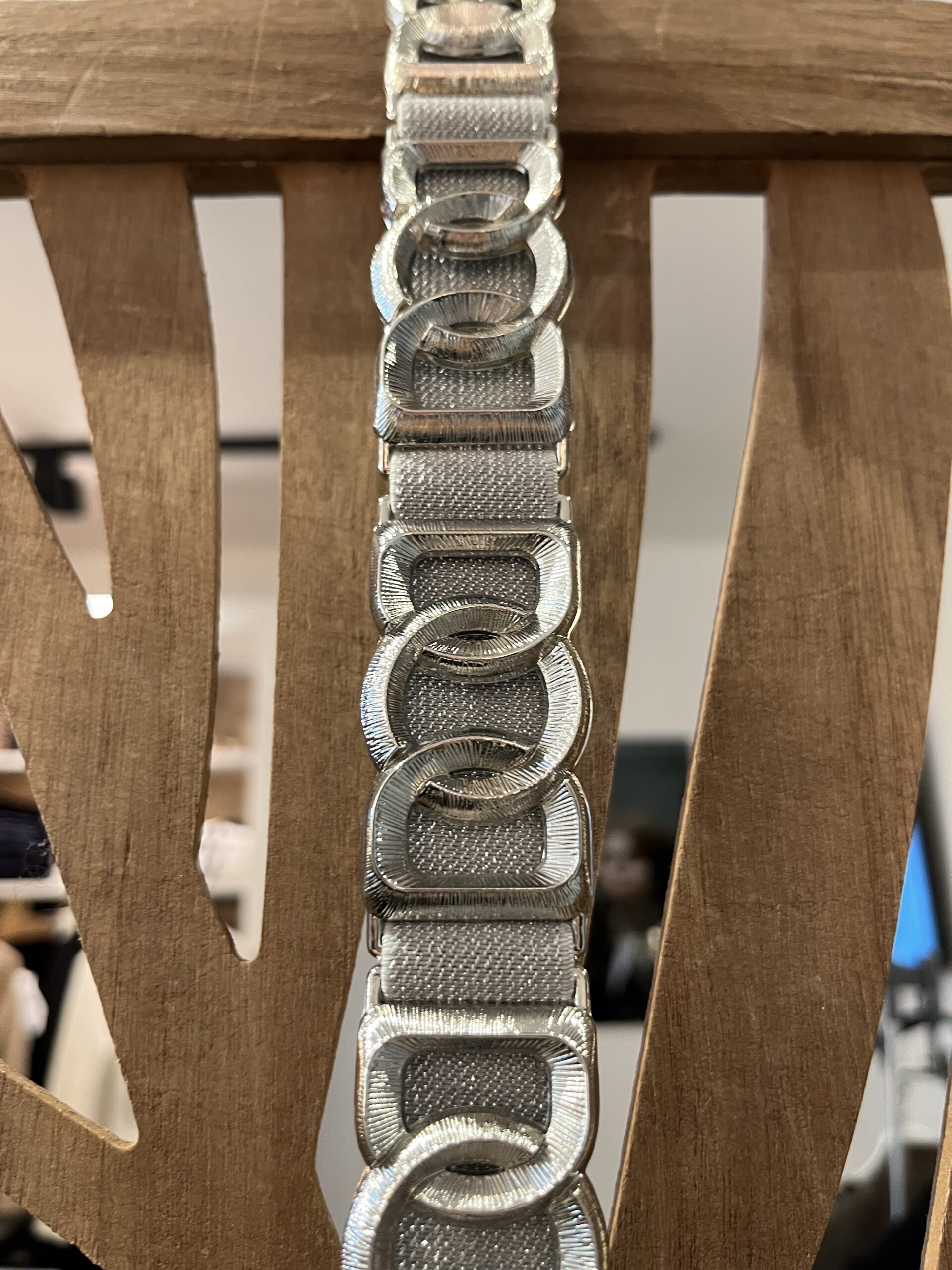 zilveren stretchriem voor dames met metalen schakels