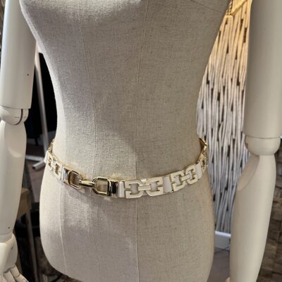 Witte elastische damesriem met gouden schakels – Darcey & Dolls