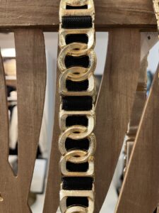 elastische damesriem gouden schakels zwart elastiek met gouden schakels