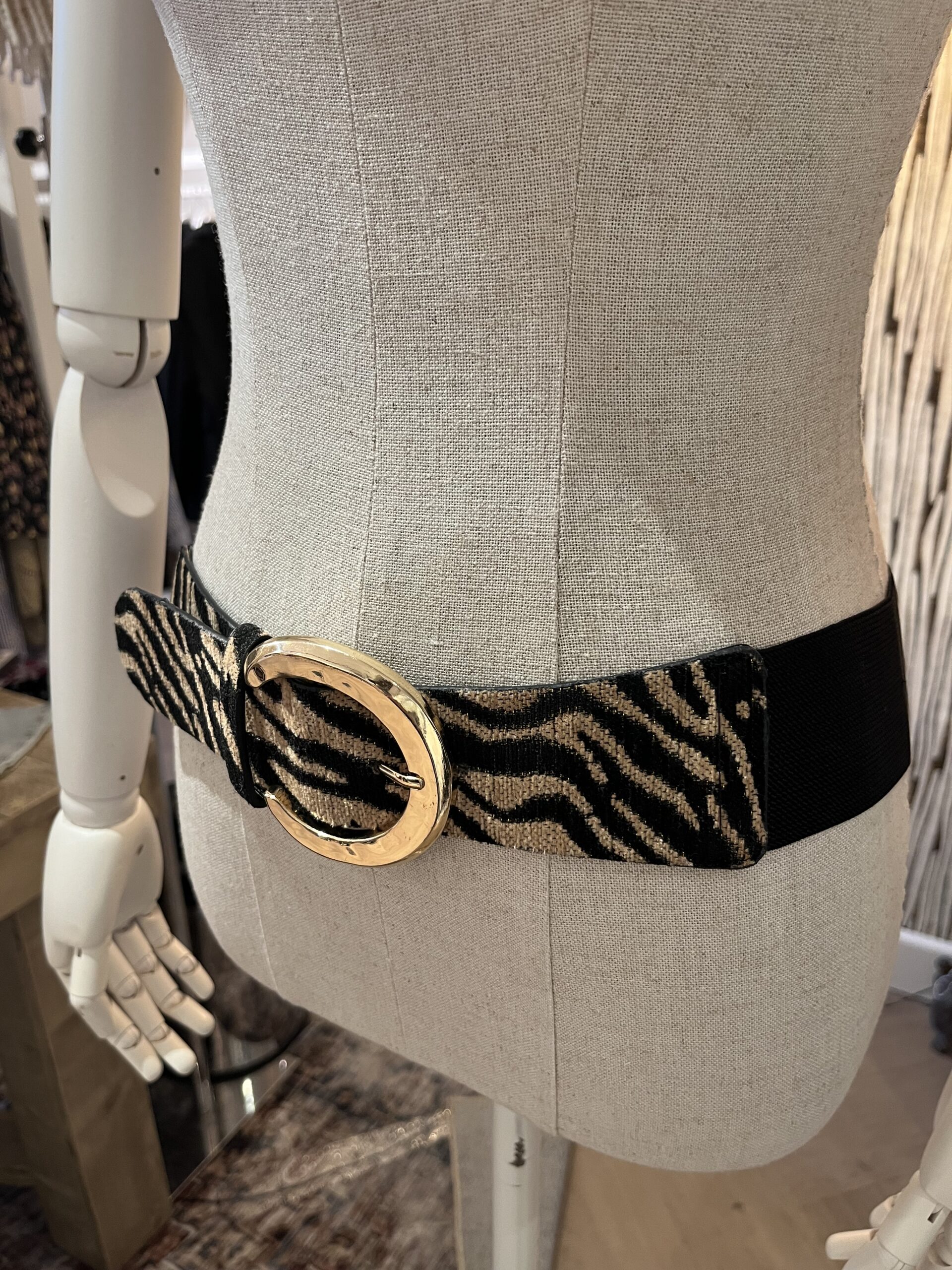 Zwarte stretchriem dames met beige zebraprint
