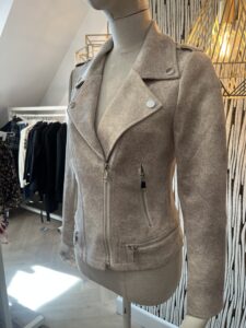Biker jasje Taupe dames kort stretch biker model met druk knopen en zilveren rits
