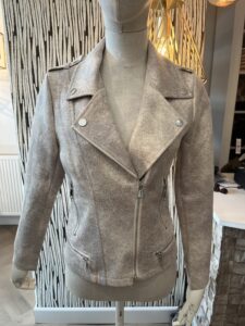 Biker jasje Taupe dames kort stretch biker model met druk knopen en zilveren rits