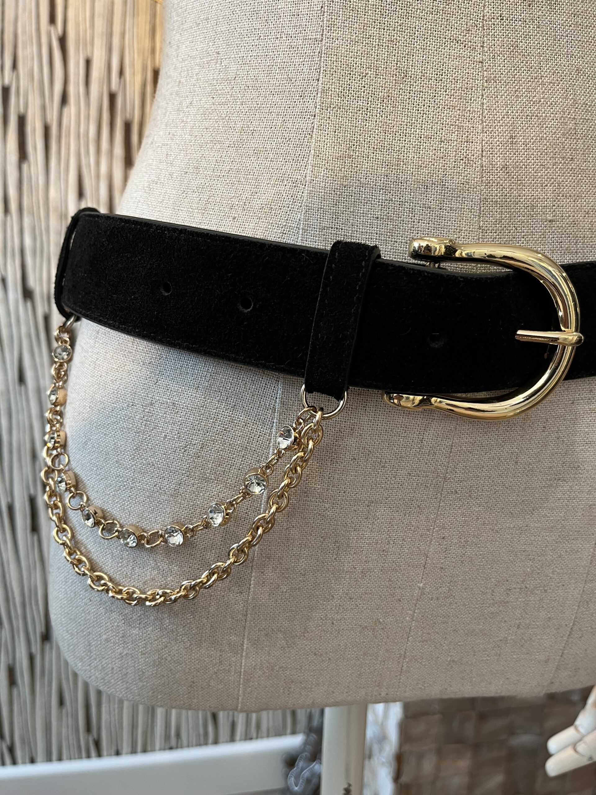 Damesriem zwart suede met gouden kettingen en steentjes Jewel belts by Darcey&Dolls