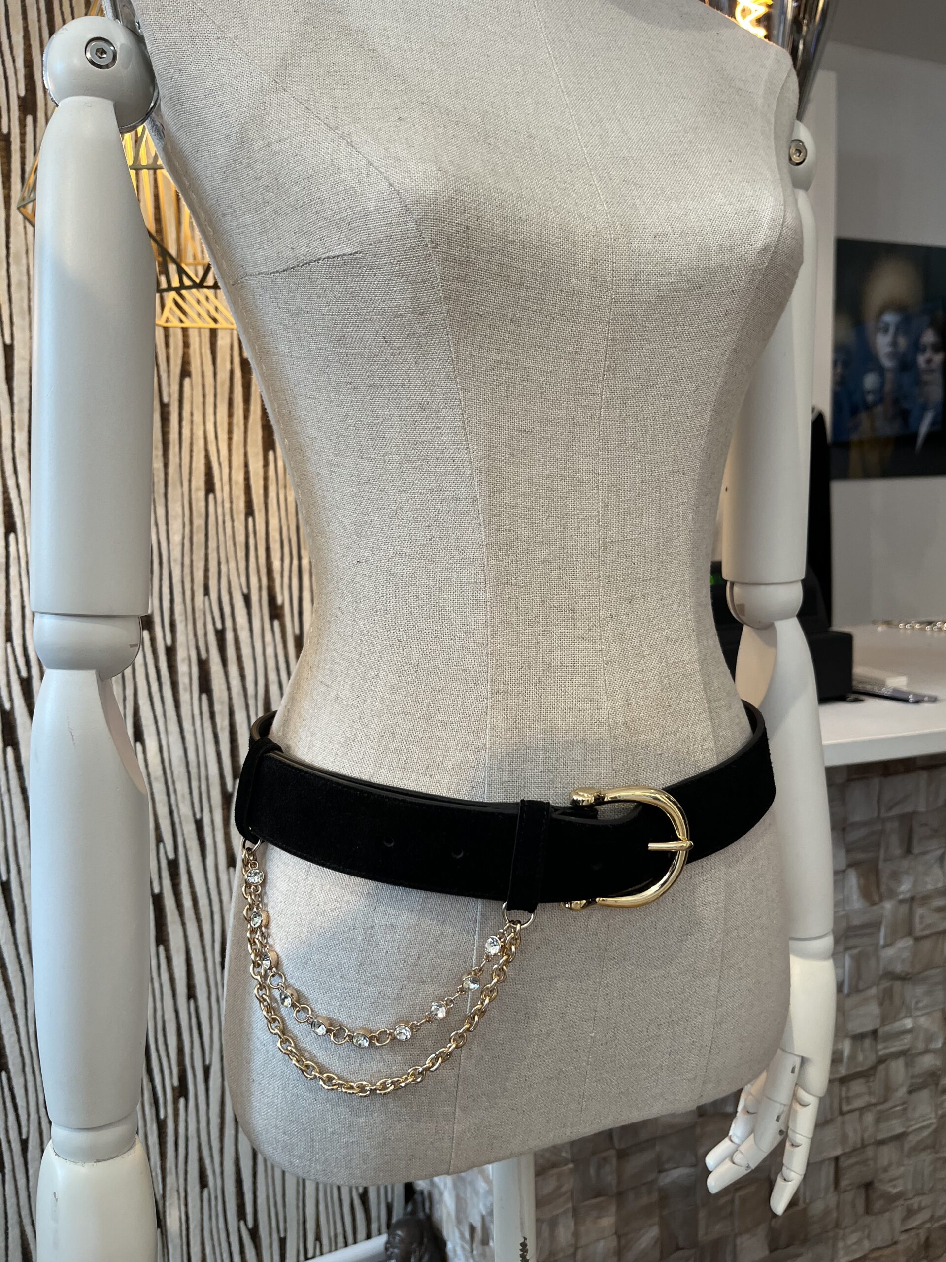 Damesriem zwart suede met gouden kettingen en steentjes Jewel belts by Darcey&Dolls