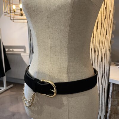 Damesriem zwart suede met gouden kettingen en steentjes Jewel belts by Darcey&Dolls